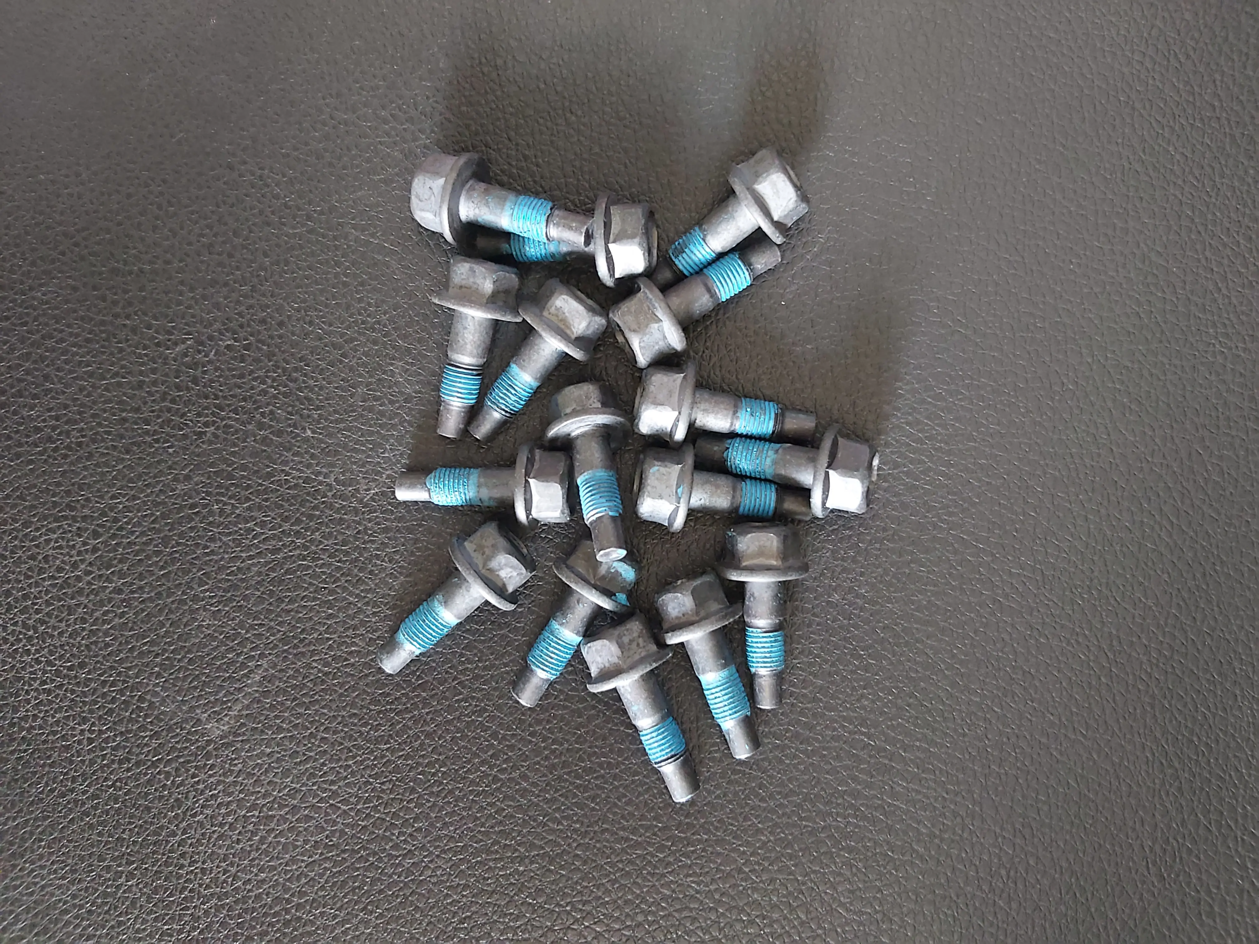 پیچ دو شاخ کلاچ پراید تیبا ساینا کوئیک فابریک