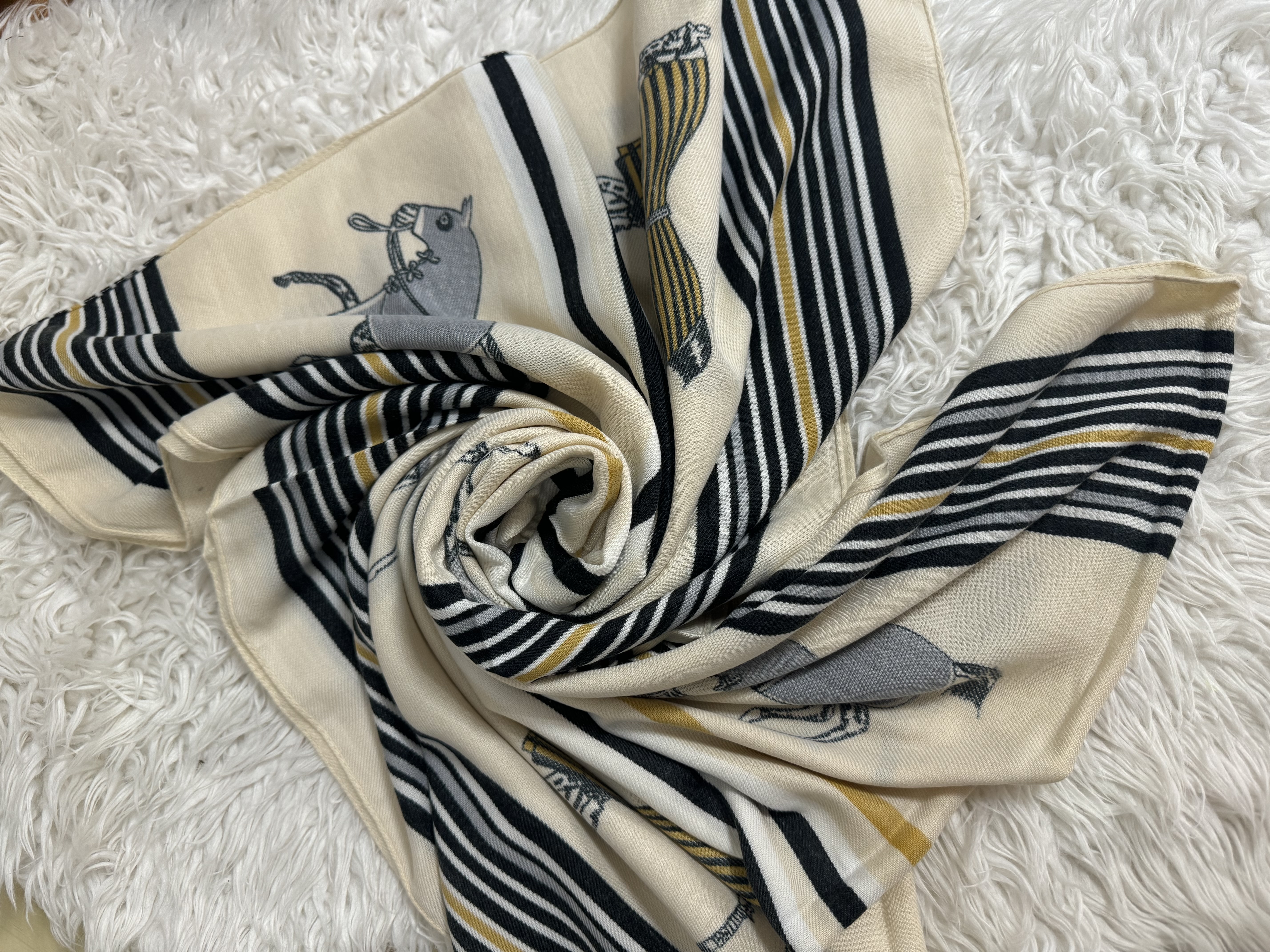 شال موهر هرمس